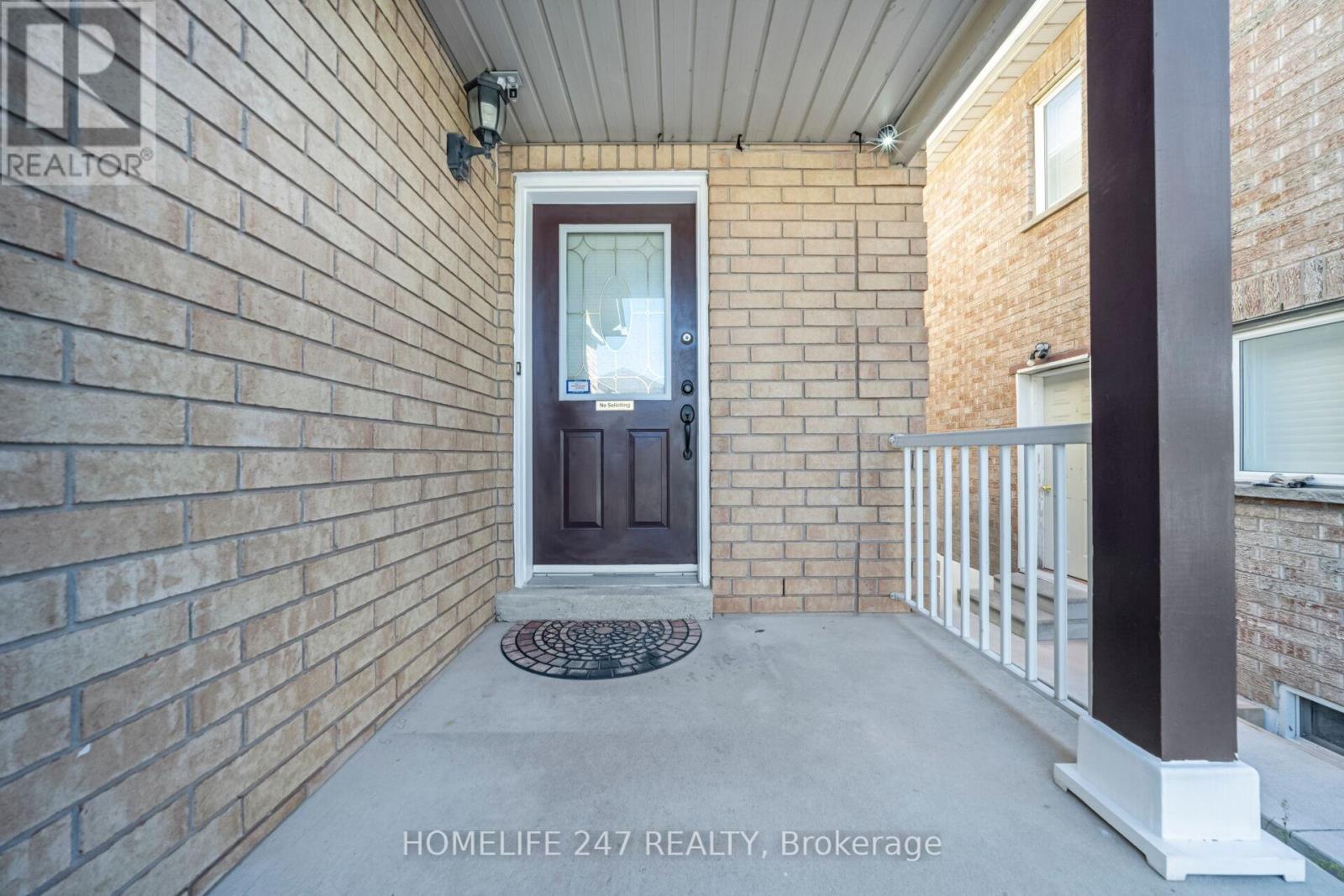 638 Madame Street, Mississauga, Ontario  L5W 1G6 - Photo 4 - W12470891