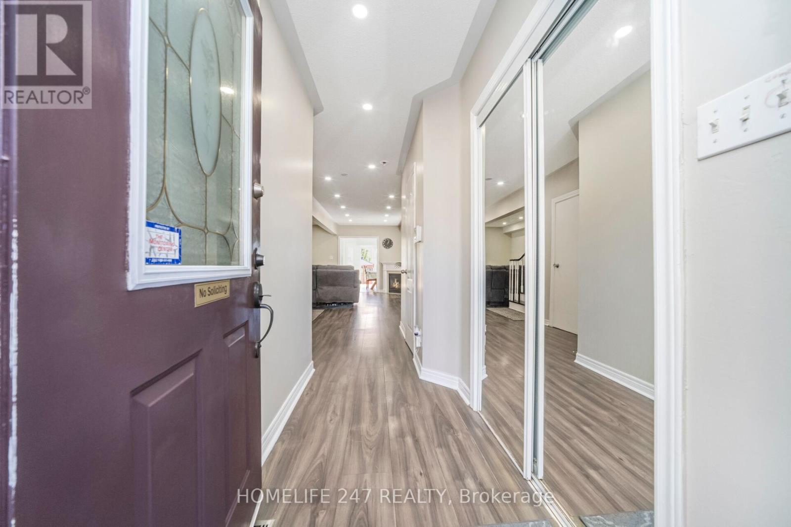 638 Madame Street, Mississauga, Ontario  L5W 1G6 - Photo 5 - W12470891