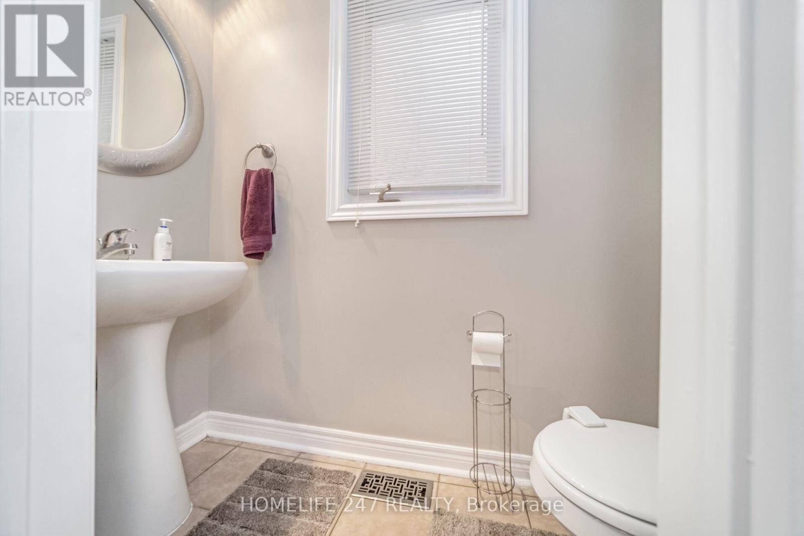 638 Madame Street, Mississauga, Ontario  L5W 1G6 - Photo 7 - W12470891