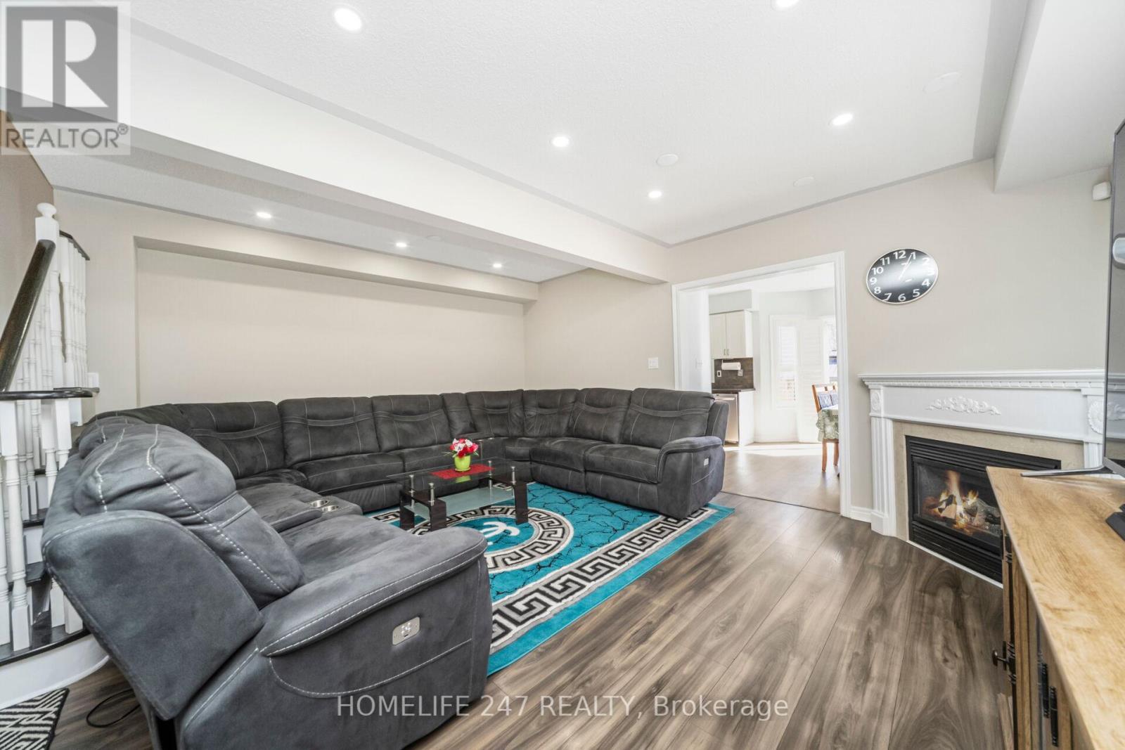 638 Madame Street, Mississauga, Ontario  L5W 1G6 - Photo 8 - W12470891