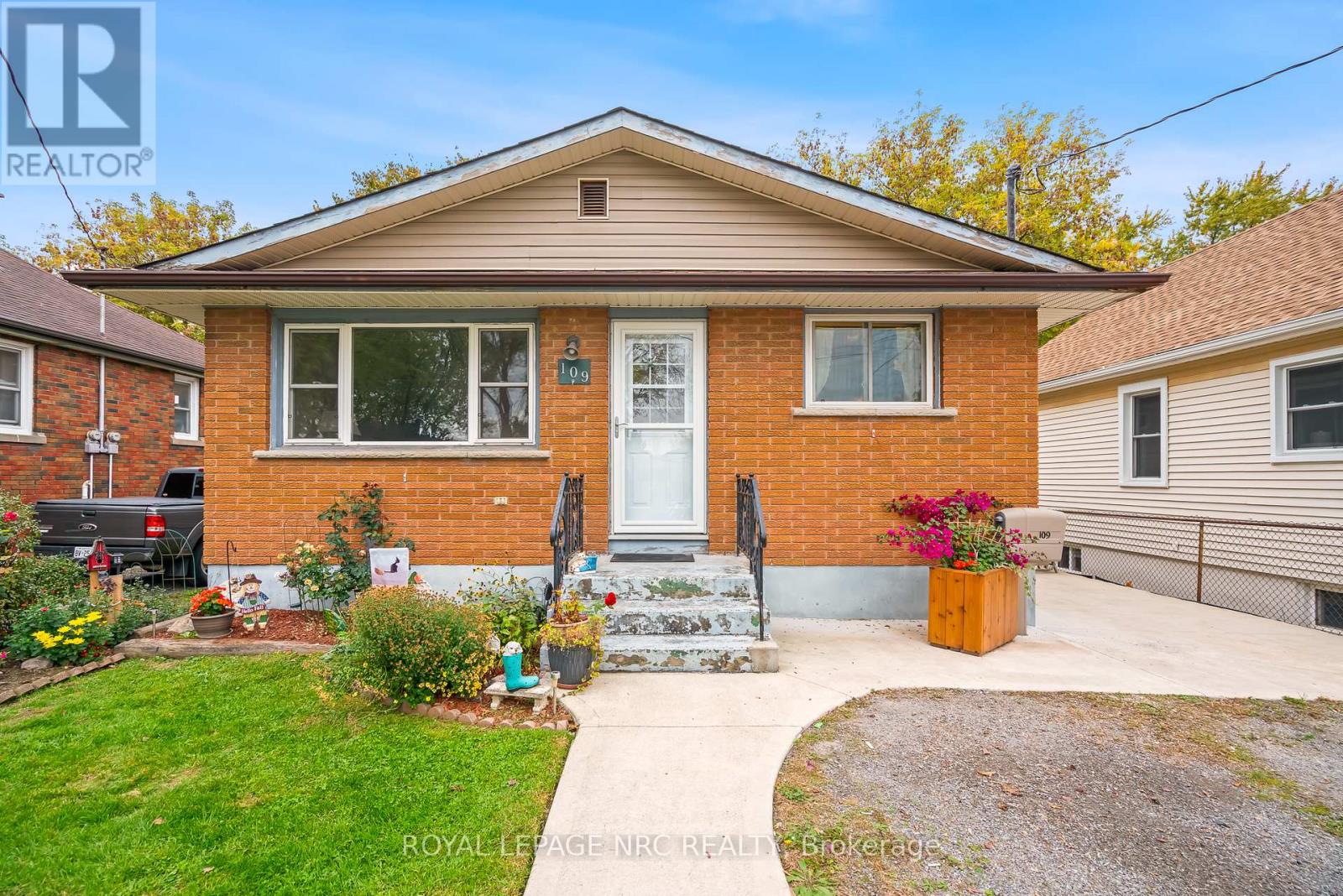 109 Mackan Street, Thorold, Ontario  L2V 1G5 - Photo 1 - X12470899