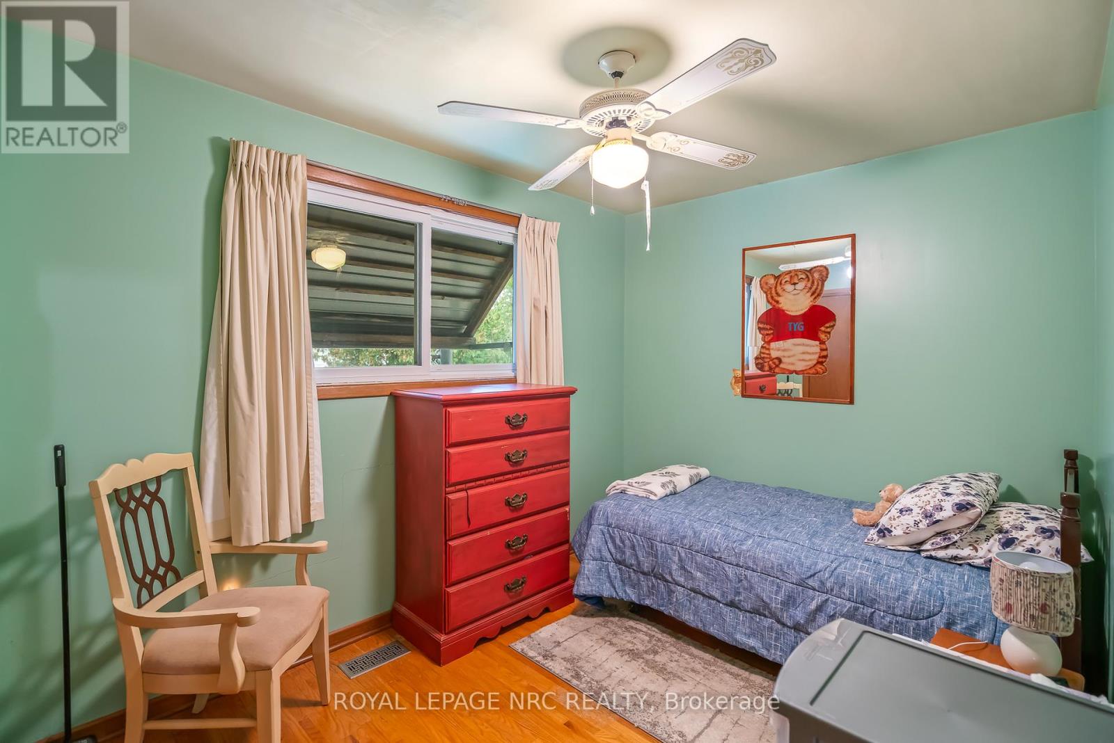 109 Mackan Street, Thorold, Ontario  L2V 1G5 - Photo 11 - X12470899