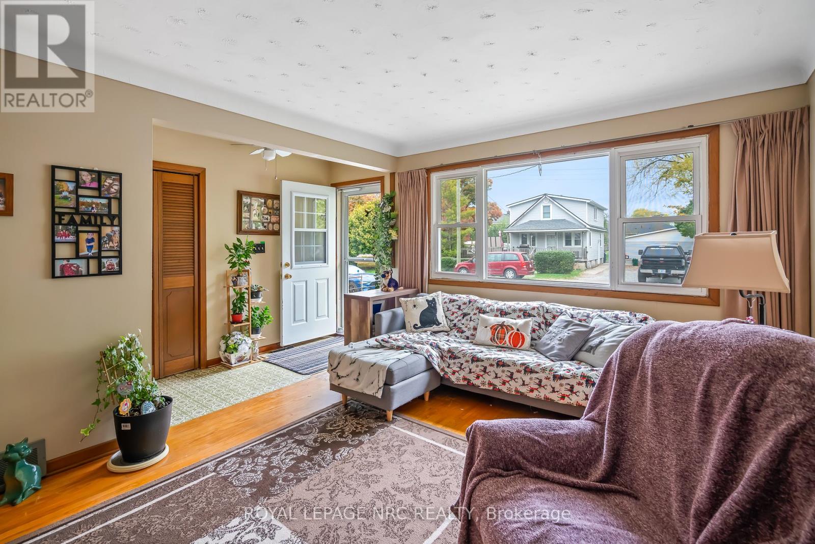 109 Mackan Street, Thorold, Ontario  L2V 1G5 - Photo 3 - X12470899