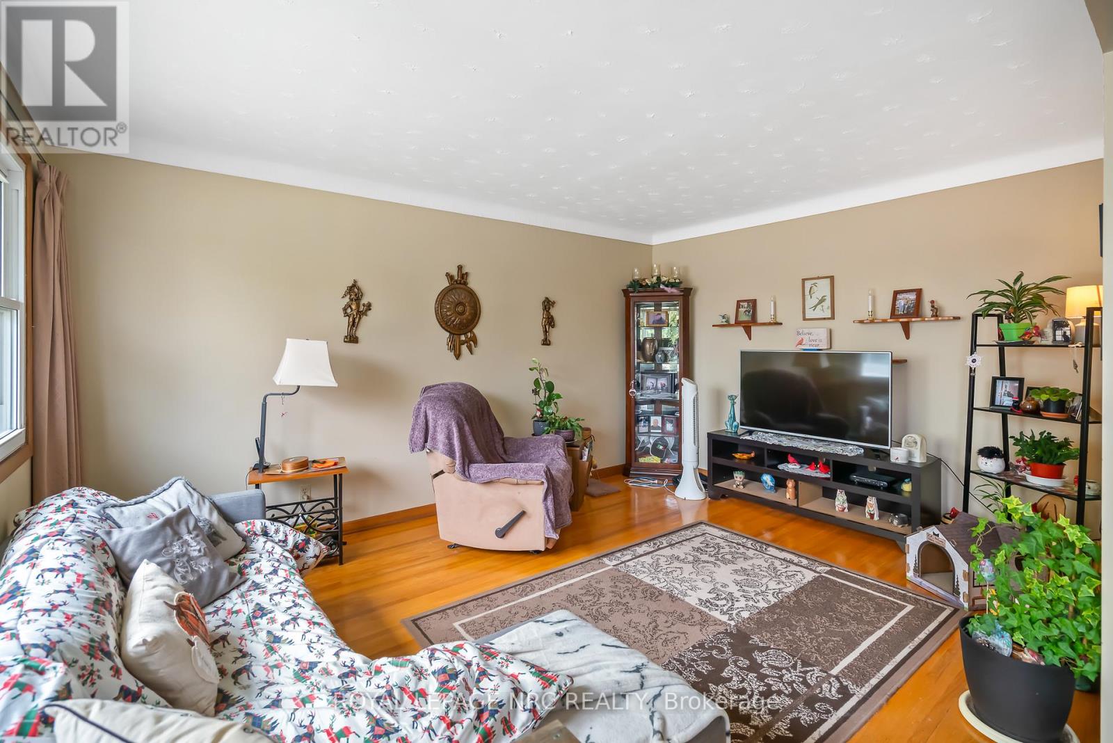 109 Mackan Street, Thorold, Ontario  L2V 1G5 - Photo 4 - X12470899