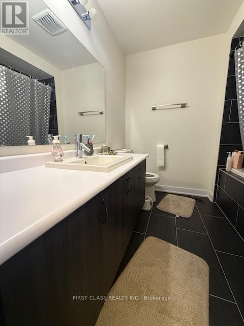 52 Helliwell Crescent, Richmond Hill, Ontario  L4E 1C7 - Photo 11 - N12470896