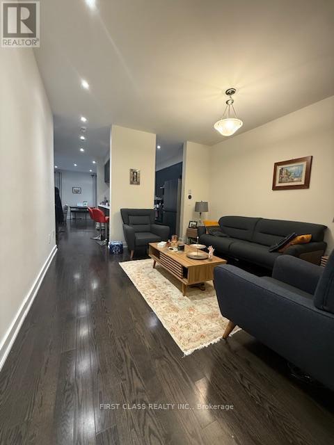 52 Helliwell Crescent, Richmond Hill, Ontario  L4E 1C7 - Photo 2 - N12470896