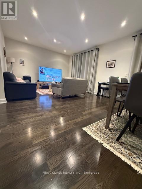 52 Helliwell Crescent, Richmond Hill, Ontario  L4E 1C7 - Photo 5 - N12470896