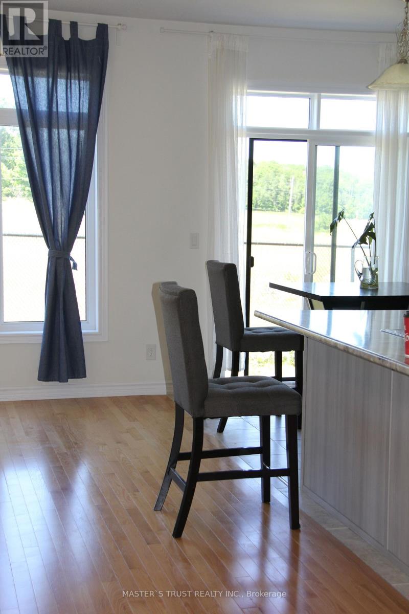 20 Blackpool Lane E, East Gwillimbury, Ontario  L9N 0R7 - Photo 2 - N12470900