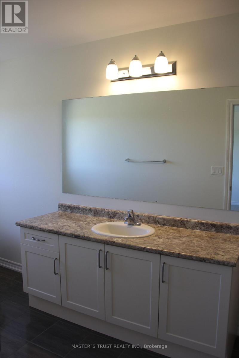 20 Blackpool Lane E, East Gwillimbury, Ontario  L9N 0R7 - Photo 8 - N12470900