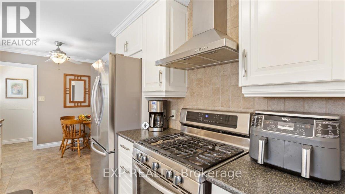 1452 Oneida Court, Oshawa, Ontario  L1G 4M6 - Photo 7 - E12454157