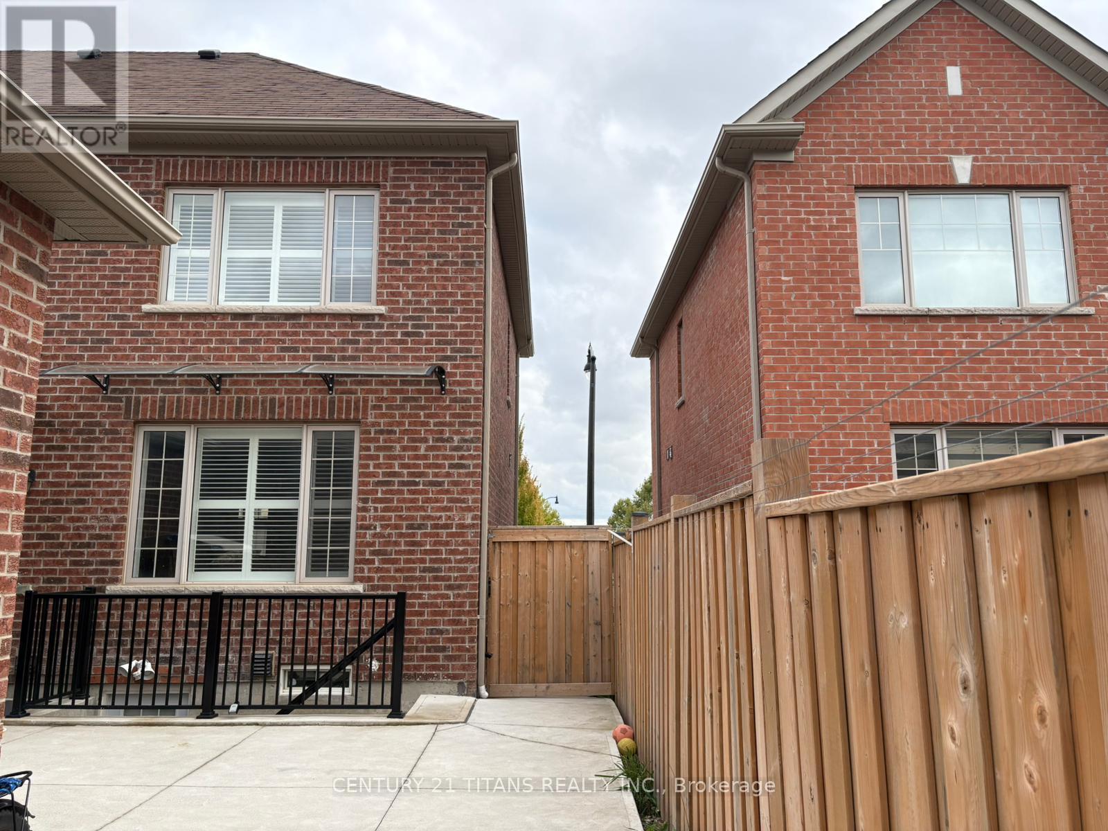 Main - 18 Primo Road, Brampton, Ontario  L7A 3Y1 - Photo 4 - W12470901