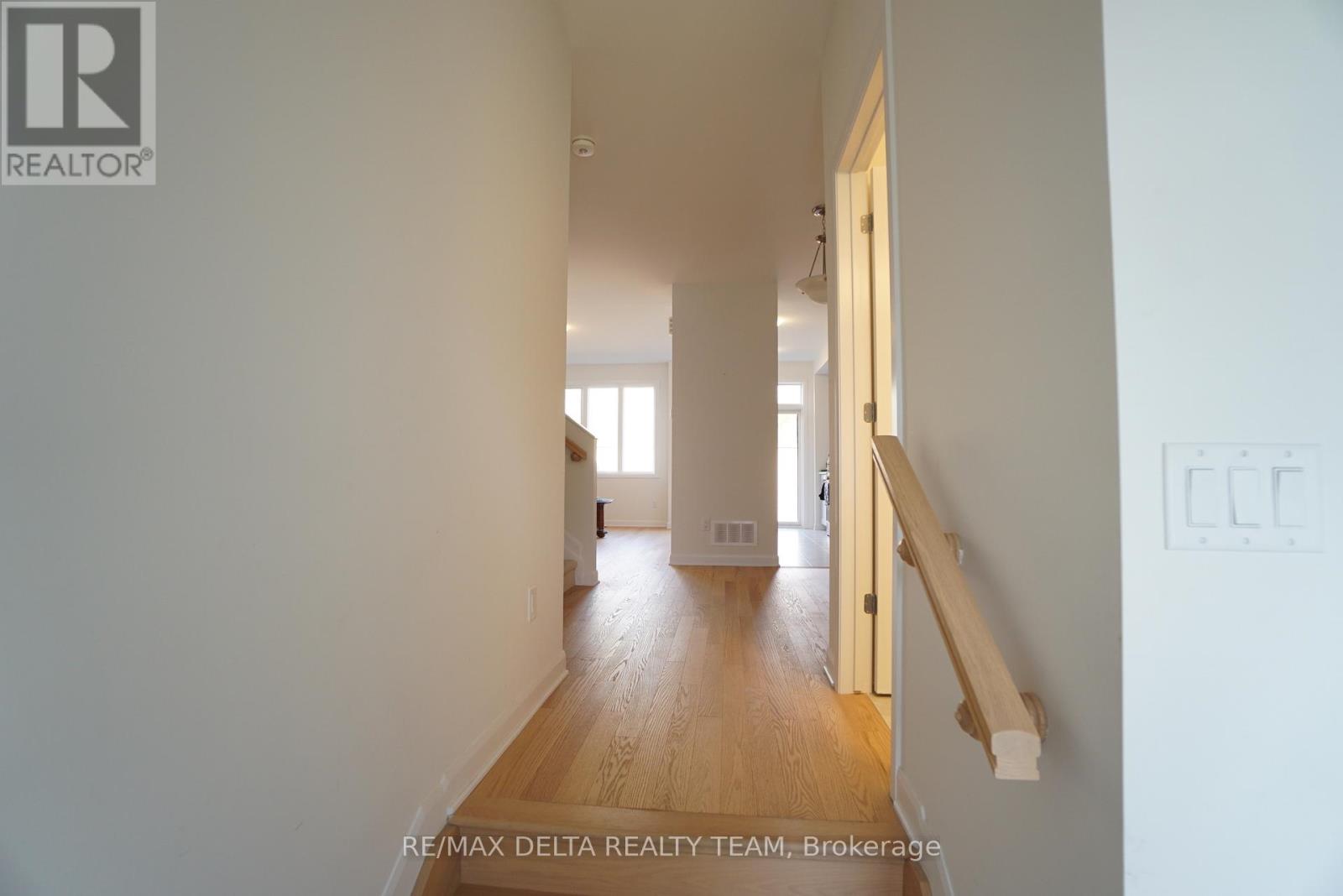 351 Establish Avenue, Ottawa, Ontario  K4A 5R8 - Photo 4 - X12446330