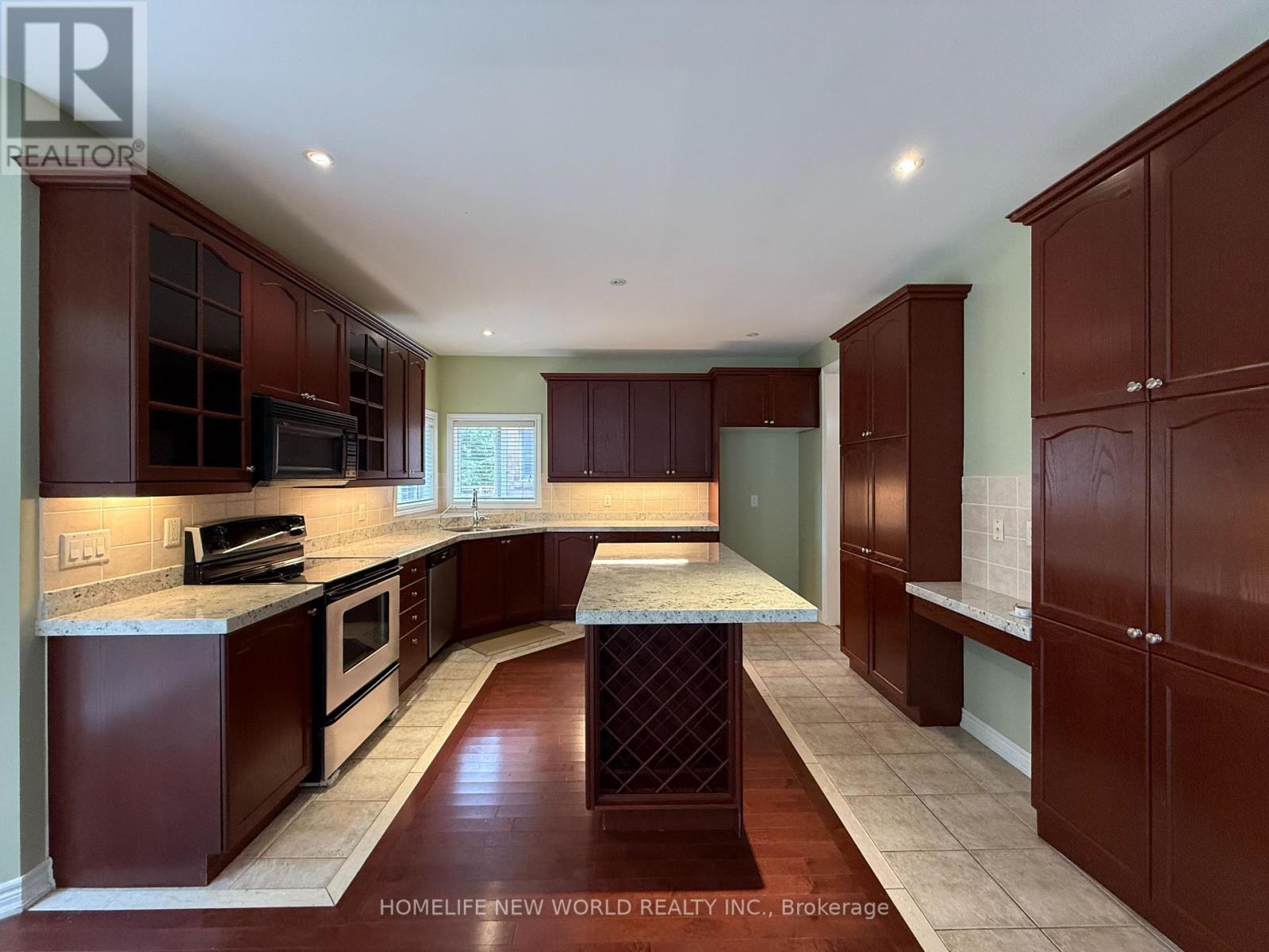 144 Nantucket Drive, Richmond Hill, Ontario  L4E 4H2 - Photo 6 - N12470787