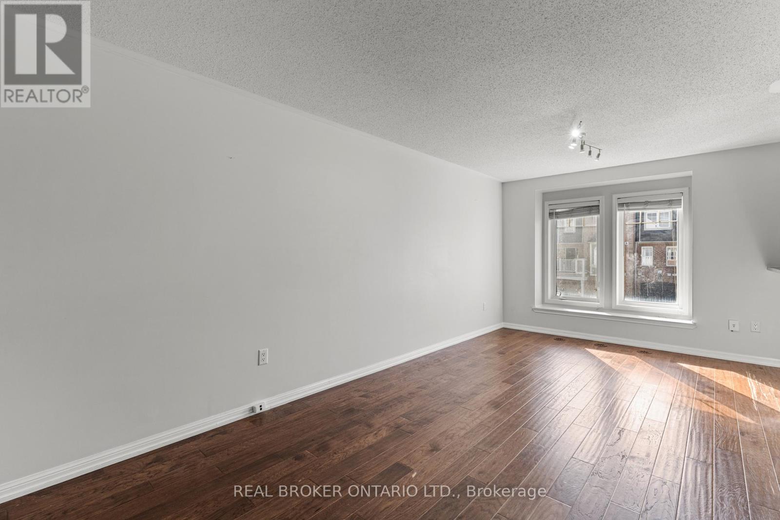 879 Willingdon Crescent, Milton, Ontario  L9T 0Z7 - Photo 10 - W12466210