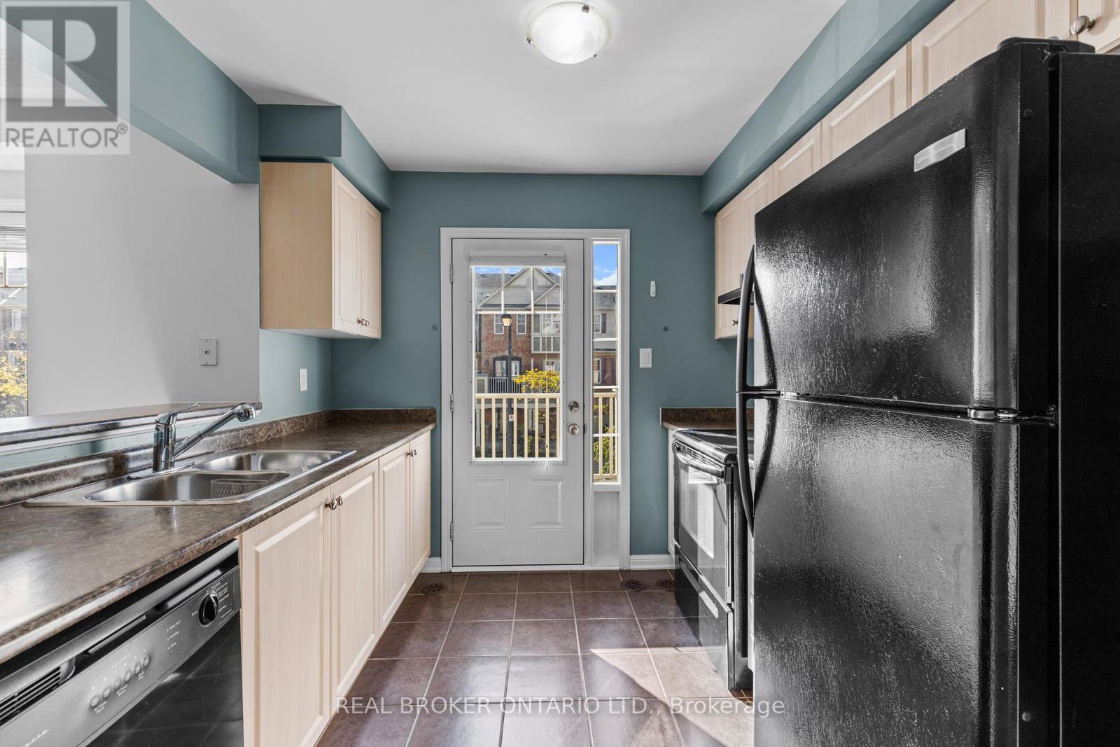 879 Willingdon Crescent, Milton, Ontario  L9T 0Z7 - Photo 12 - W12466210
