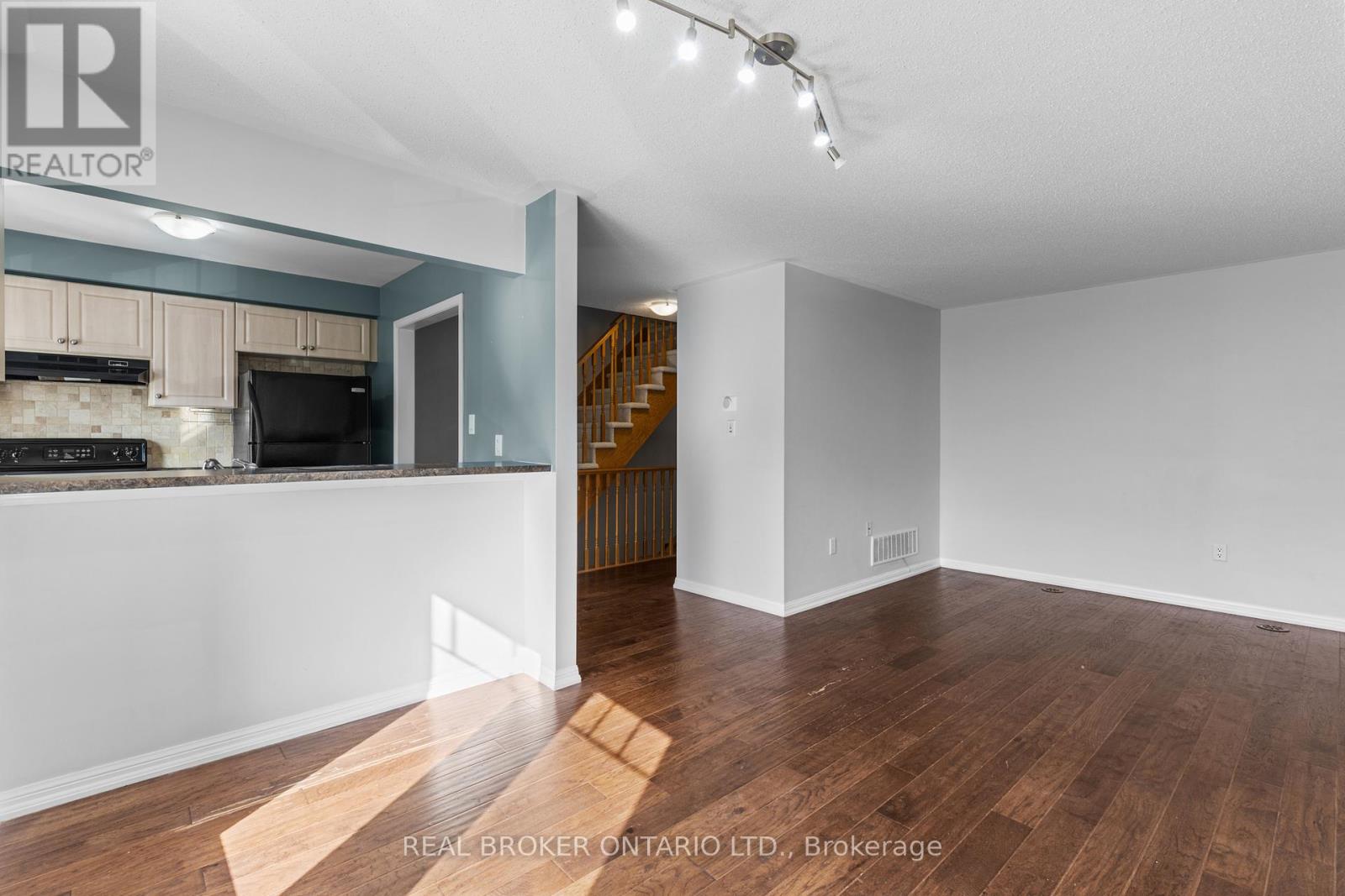 879 Willingdon Crescent, Milton, Ontario  L9T 0Z7 - Photo 9 - W12466210