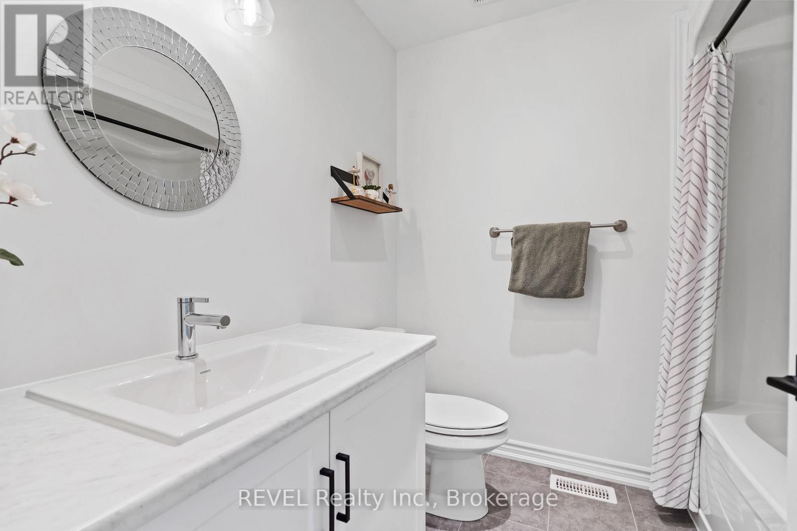 8045 Brookside Drive, Niagara Falls, Ontario  L2H 3T9 - Photo 20 - X12470911