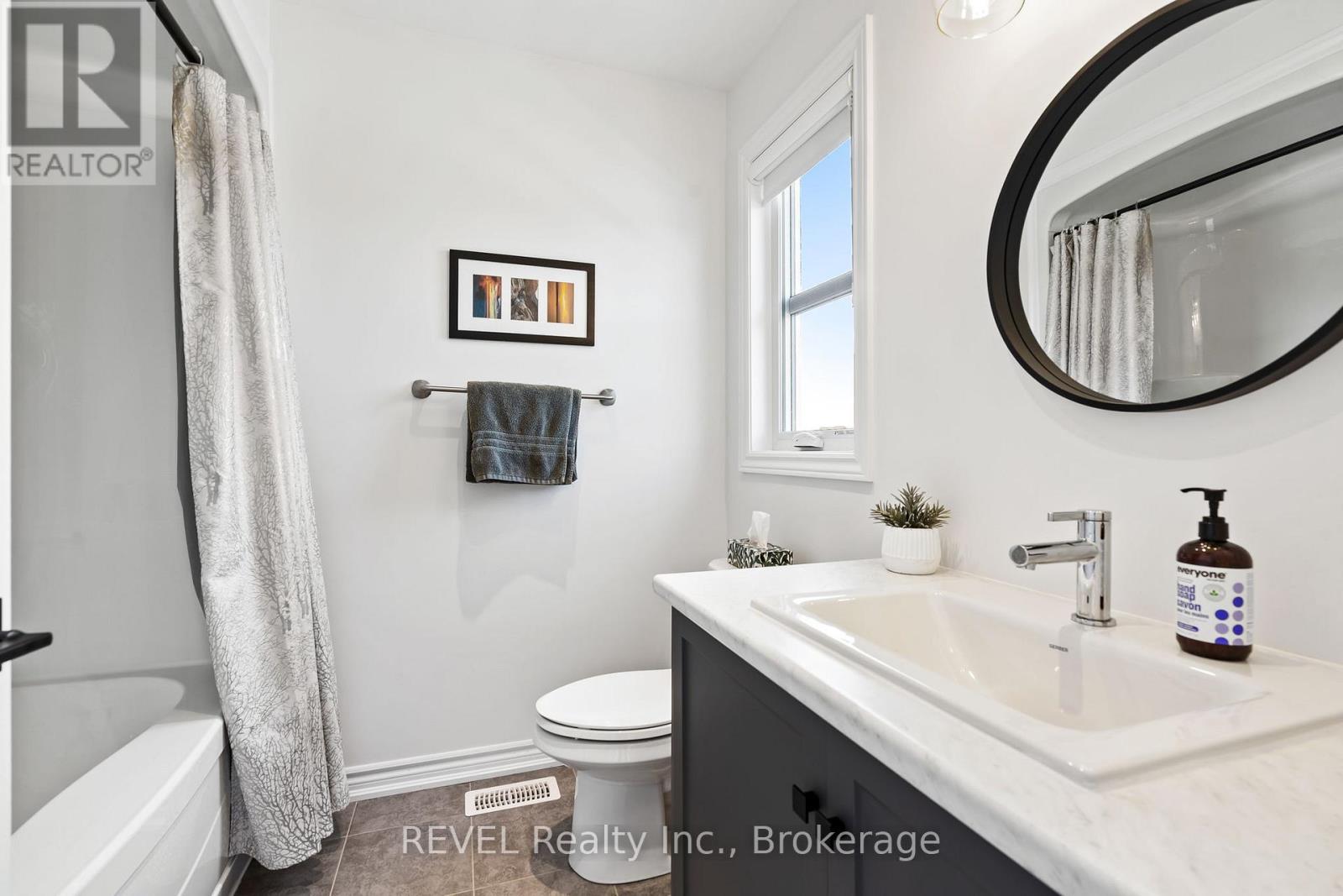 8045 Brookside Drive, Niagara Falls, Ontario  L2H 3T9 - Photo 24 - X12470911