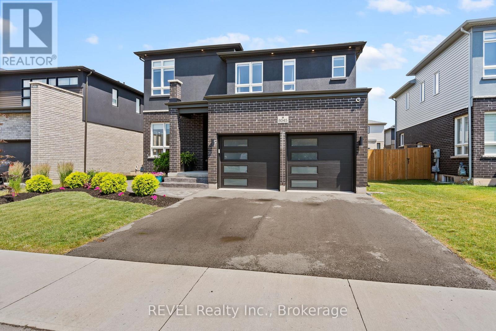 8045 Brookside Drive, Niagara Falls, Ontario  L2H 3T9 - Photo 4 - X12470911