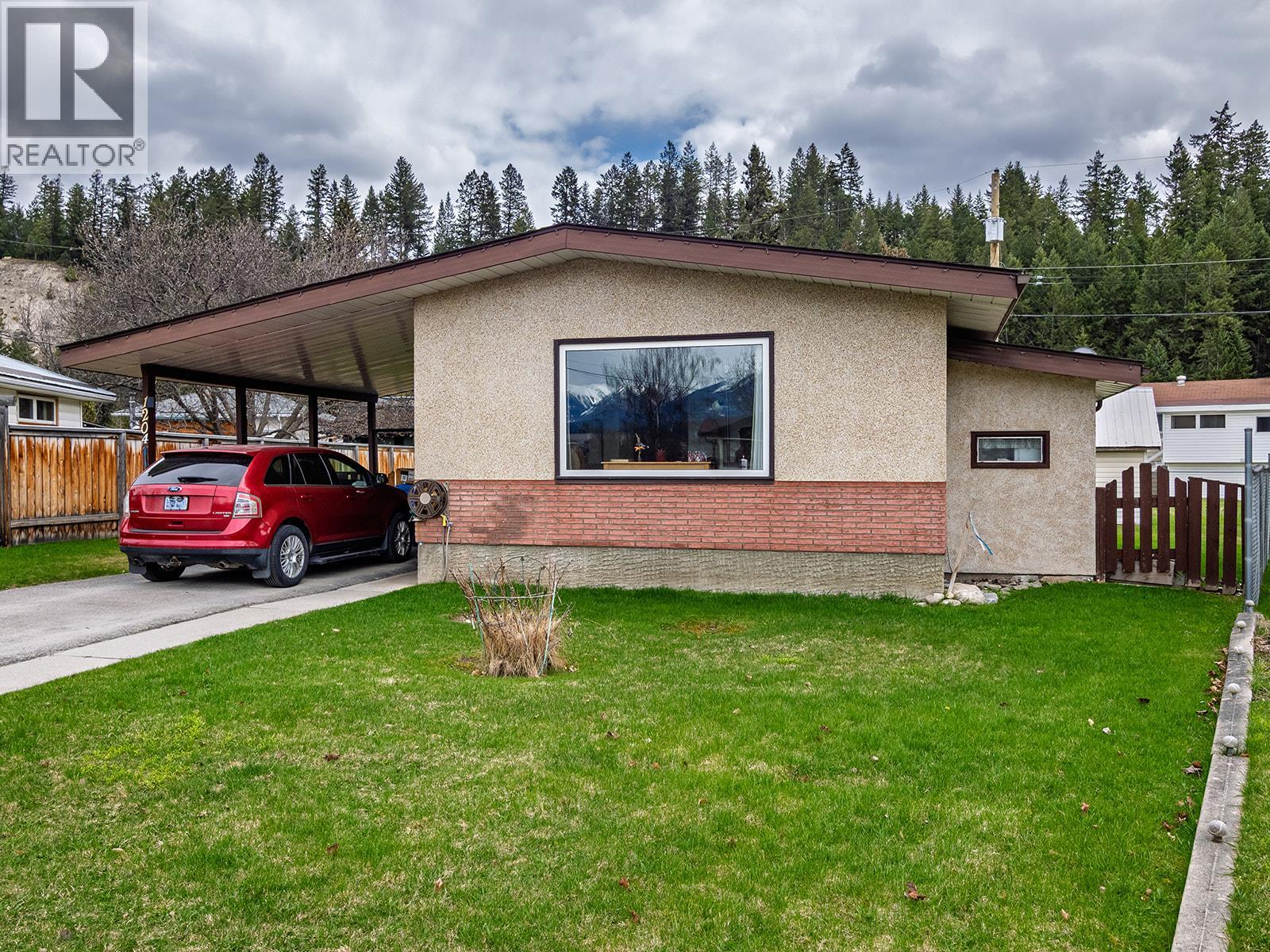 1204 Alexander Drive, Golden, British Columbia  V0A 1H0 - Photo 2 - 10344973