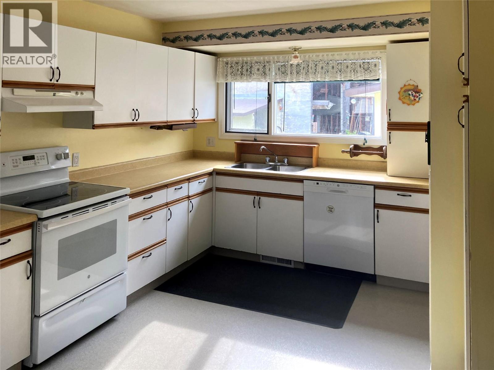 1204 Alexander Drive, Golden, British Columbia  V0A 1H0 - Photo 6 - 10344973