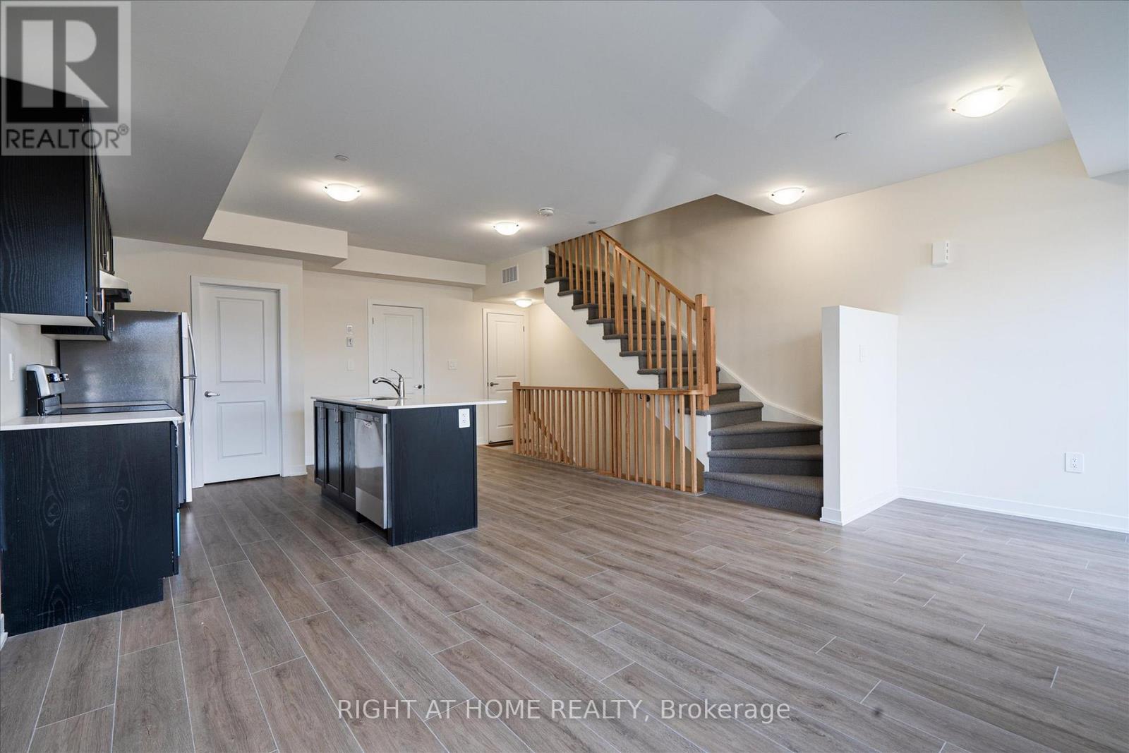 305 - 755 Omega Drive, Pickering, Ontario  L2V 0H1 - Photo 4 - E12470913