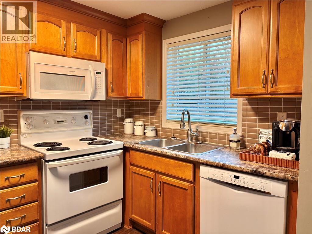 181 Columbia Road, Barrie, Ontario  L4N 8E2 - Photo 7 - 40780449