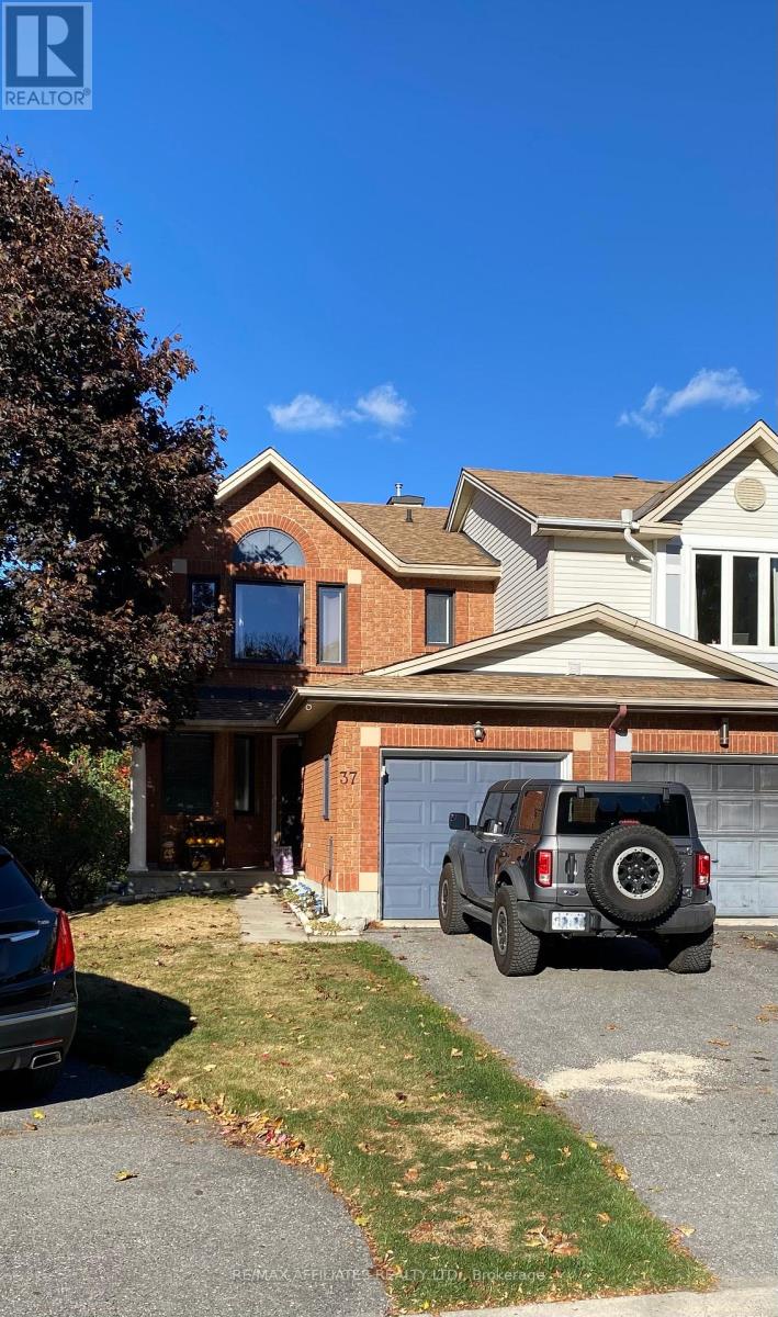 37 BANCHORY CRESCENT, Ottawa, Ontario