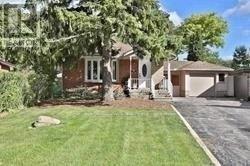 25 ELGAR AVENUE, Toronto, Ontario