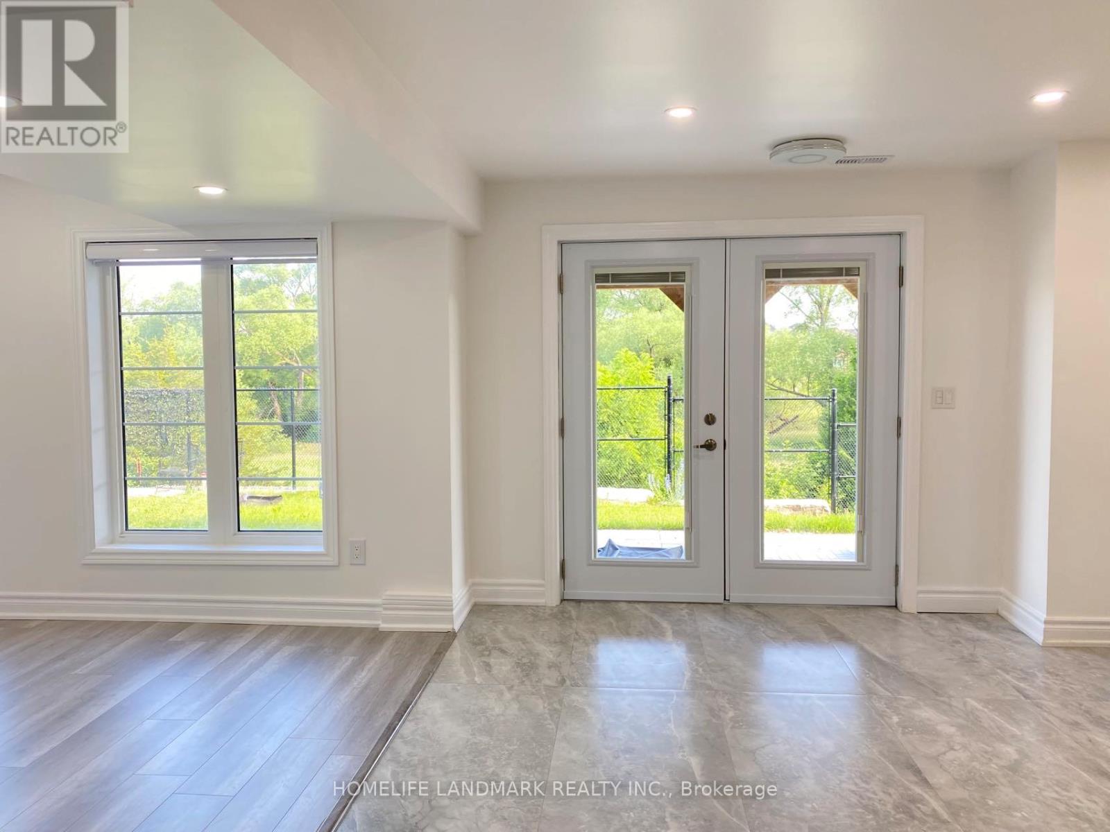 58 Briarfield Avenue N, East Gwillimbury, Ontario  L9N 0P4 - Photo 2 - N12470927