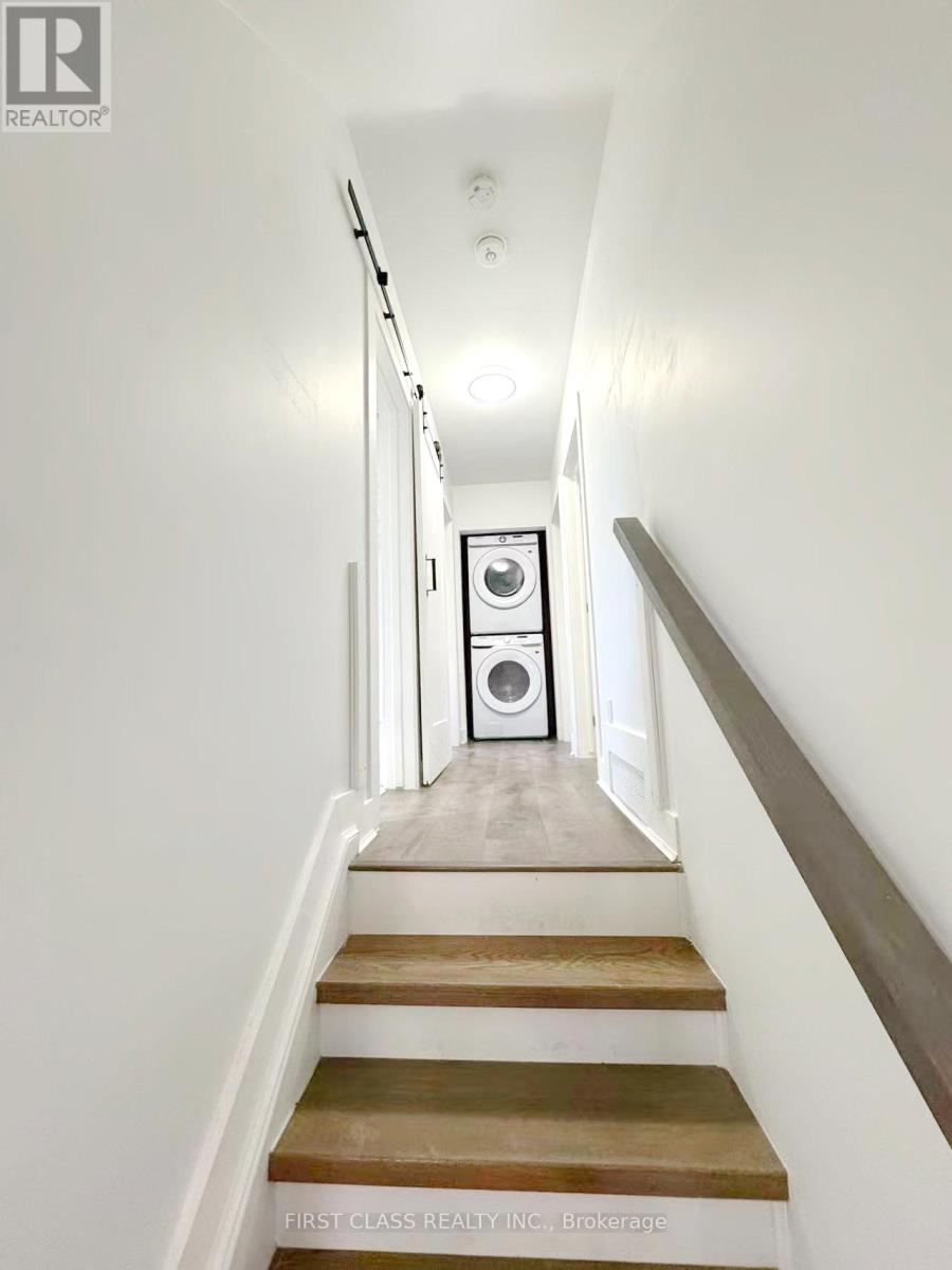 Upper - 741 Proctor Road, Burlington, Ontario  L7R 3E5 - Photo 15 - W12470920