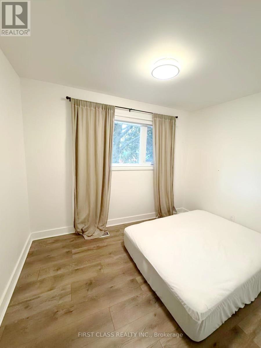 Upper - 741 Proctor Road, Burlington, Ontario  L7R 3E5 - Photo 19 - W12470920