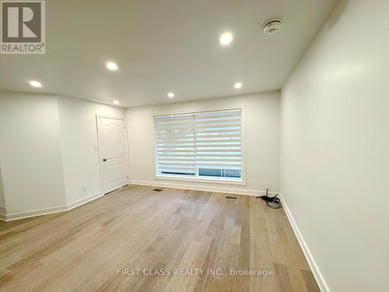 Upper - 741 Proctor Road, Burlington, Ontario  L7R 3E5 - Photo 4 - W12470920