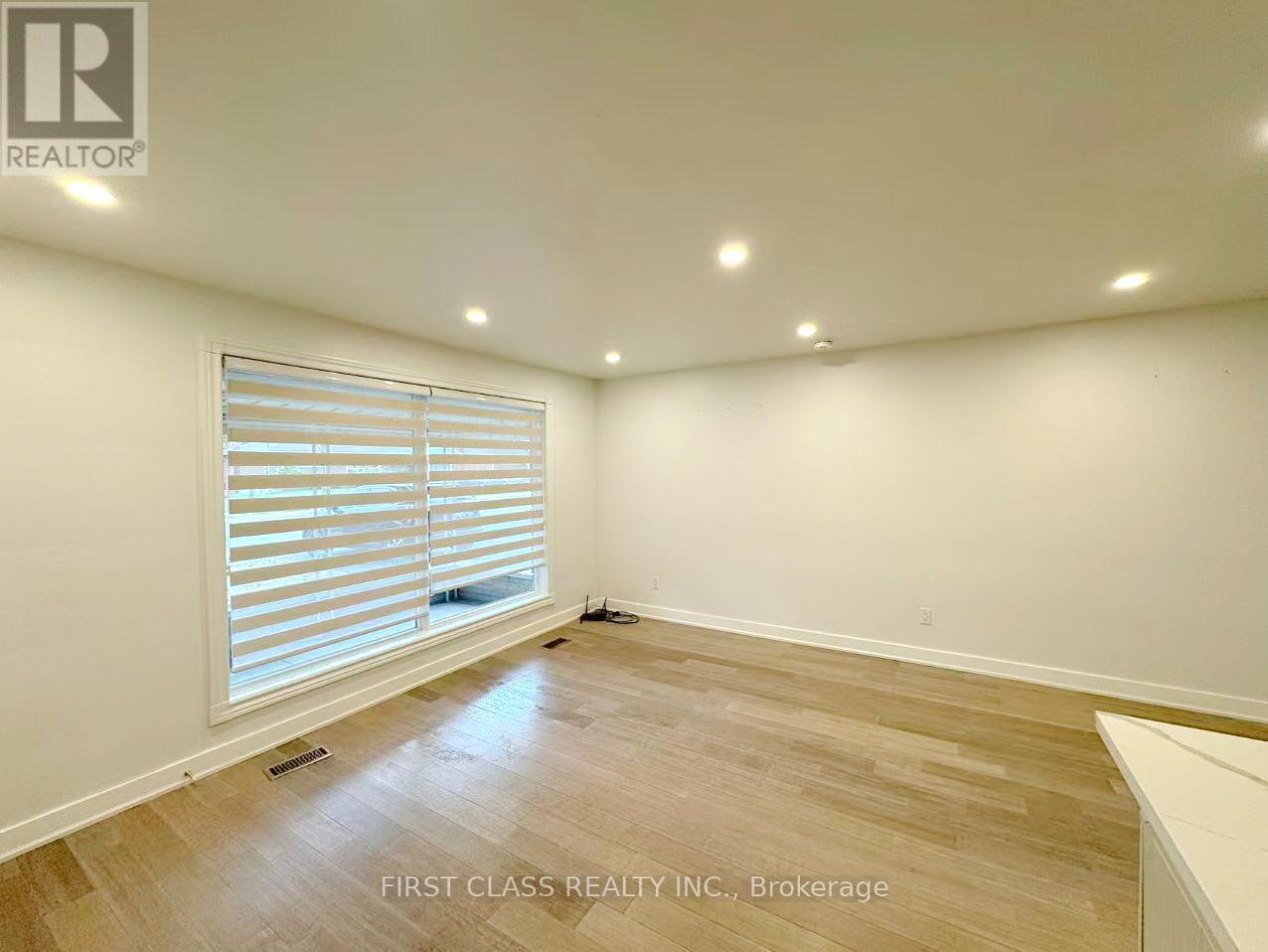 Upper - 741 Proctor Road, Burlington, Ontario  L7R 3E5 - Photo 6 - W12470920