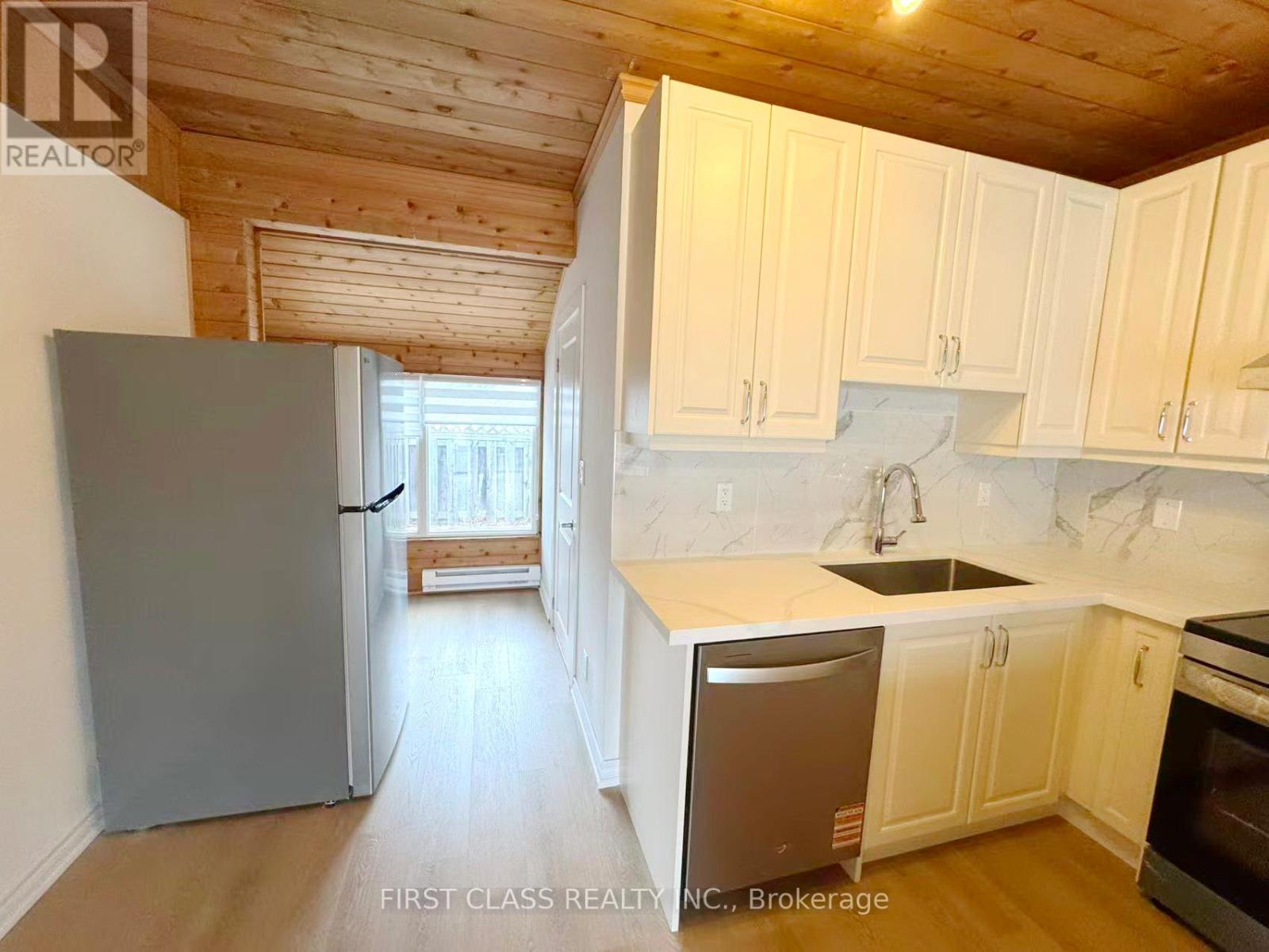Main - 741 Proctor Road, Burlington, Ontario  L7R 3E5 - Photo 13 - W12470922