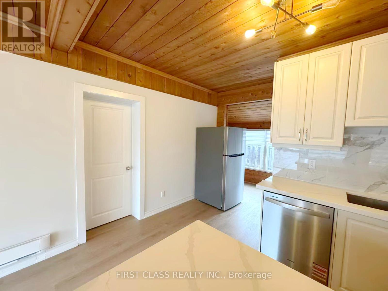 Main - 741 Proctor Road, Burlington, Ontario  L7R 3E5 - Photo 14 - W12470922