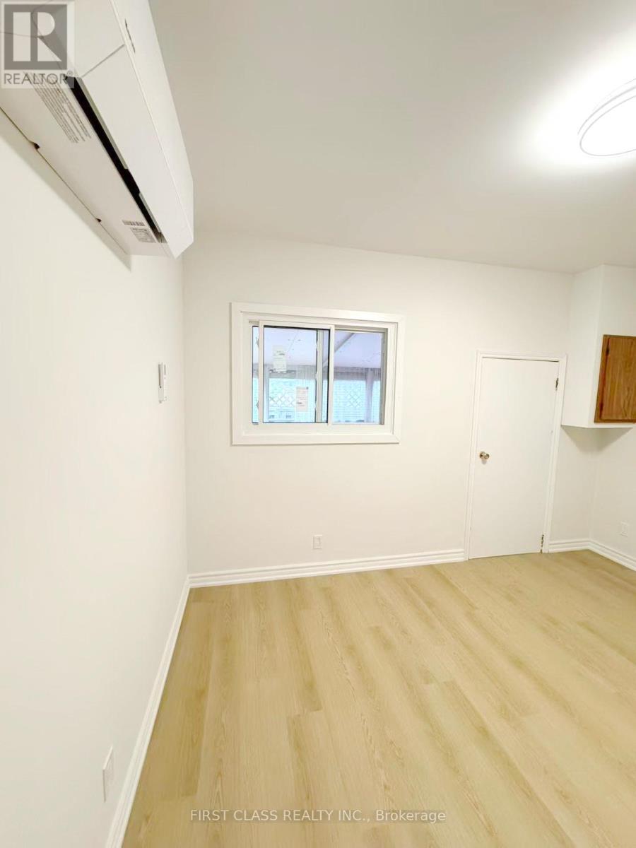 Main - 741 Proctor Road, Burlington, Ontario  L7R 3E5 - Photo 16 - W12470922