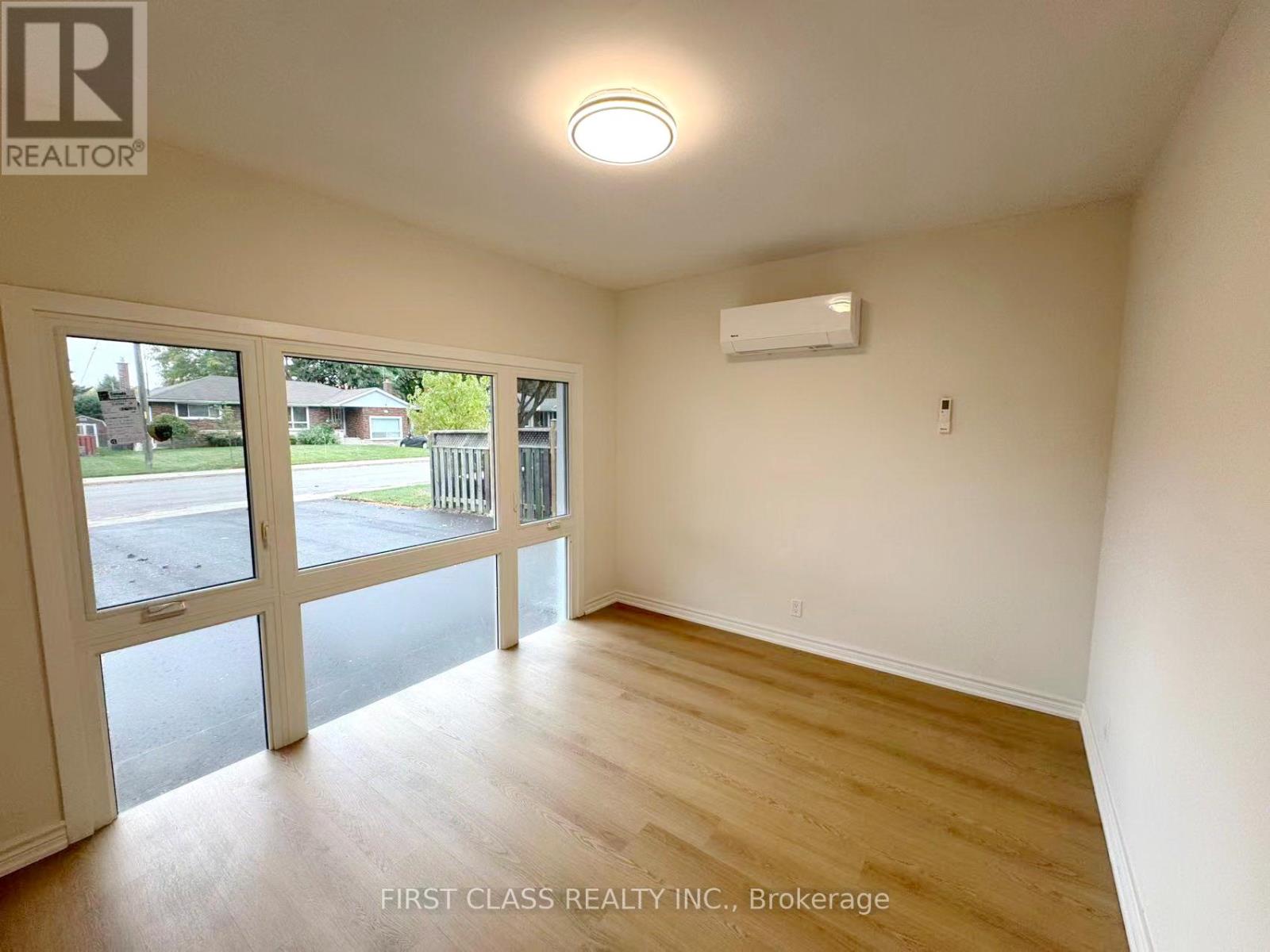 Main - 741 Proctor Road, Burlington, Ontario  L7R 3E5 - Photo 20 - W12470922