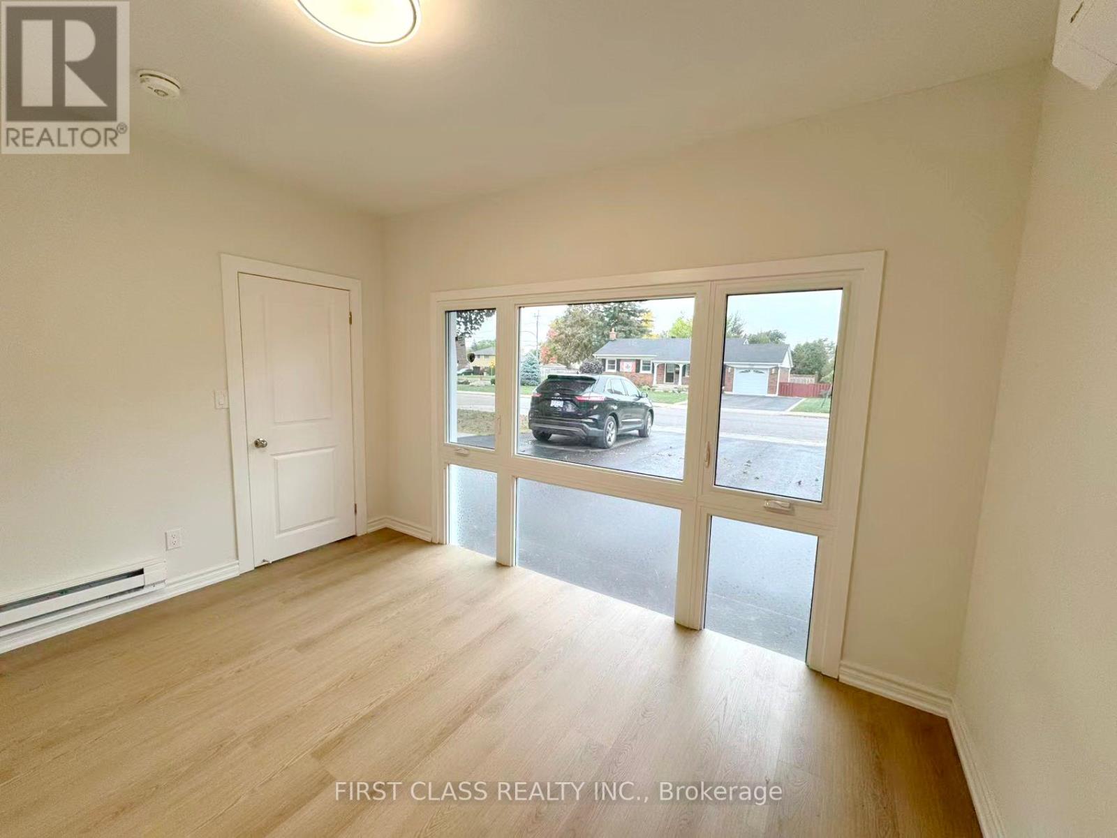 Main - 741 Proctor Road, Burlington, Ontario  L7R 3E5 - Photo 23 - W12470922