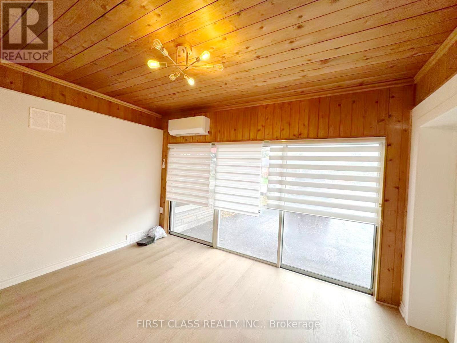 Main - 741 Proctor Road, Burlington, Ontario  L7R 3E5 - Photo 6 - W12470922