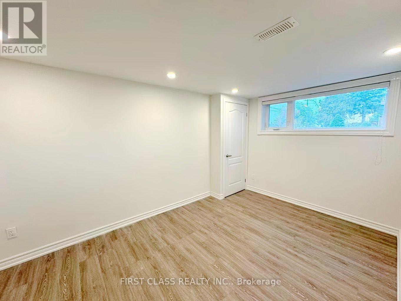 Lower - 741 Proctor Road, Burlington, Ontario  L7R 3E5 - Photo 11 - W12470923