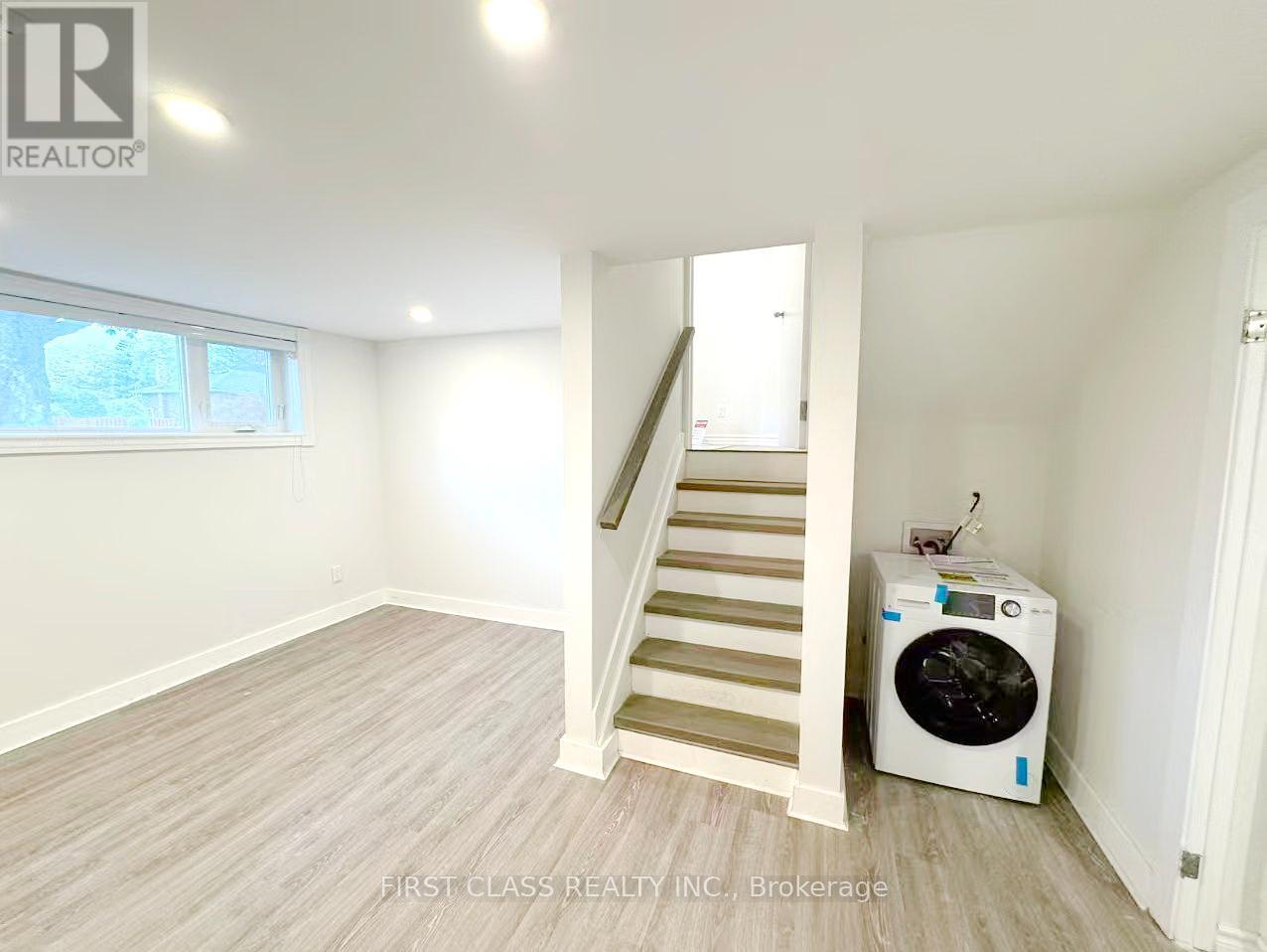 Lower - 741 Proctor Road, Burlington, Ontario  L7R 3E5 - Photo 4 - W12470923