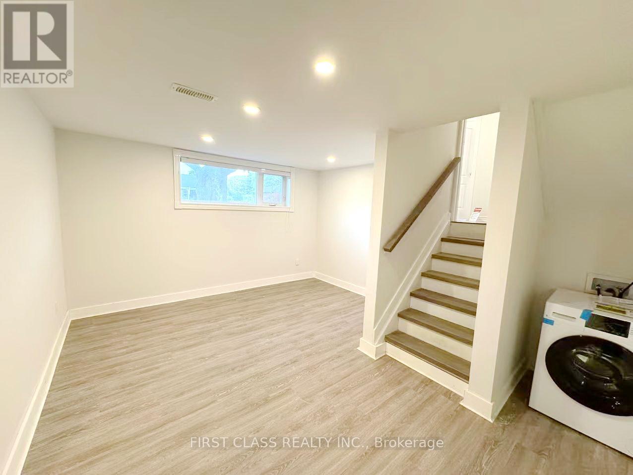 Lower - 741 Proctor Road, Burlington, Ontario  L7R 3E5 - Photo 5 - W12470923