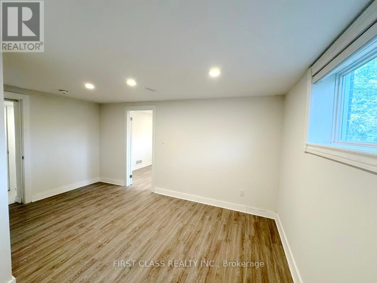 Lower - 741 Proctor Road, Burlington, Ontario  L7R 3E5 - Photo 9 - W12470923