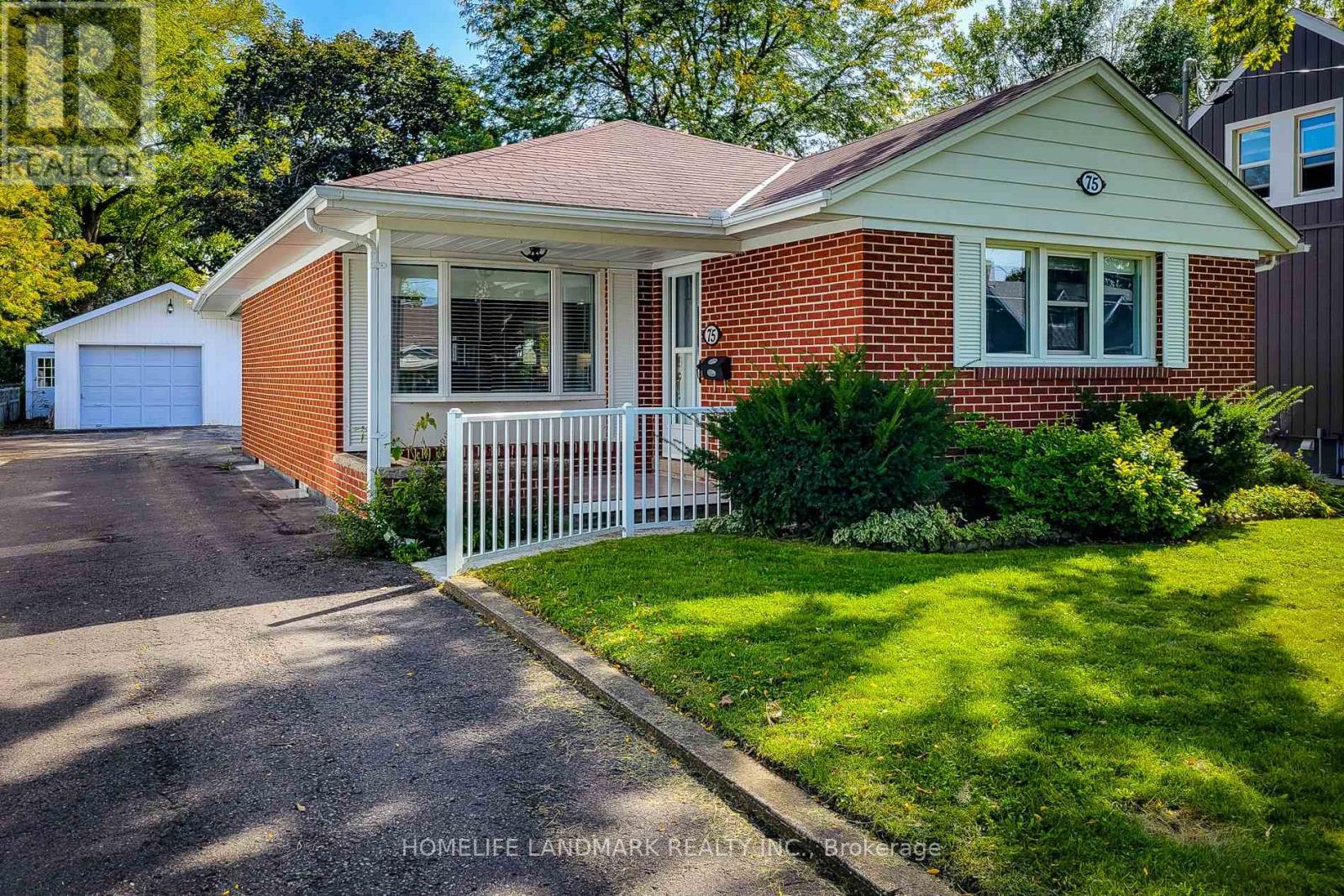 Upper - 75 Bayview Drive, St. Catharines, Ontario  L2N 4Y7 - Photo 3 - X12470916