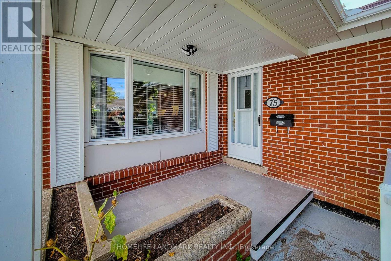 Upper - 75 Bayview Drive, St. Catharines, Ontario  L2N 4Y7 - Photo 5 - X12470916