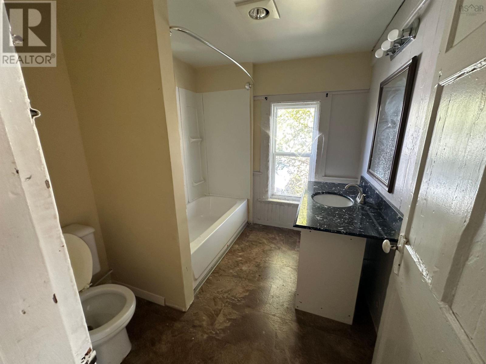 11 Kirk Street, Yarmouth, Nova Scotia  B5A 1S6 - Photo 10 - 202524074