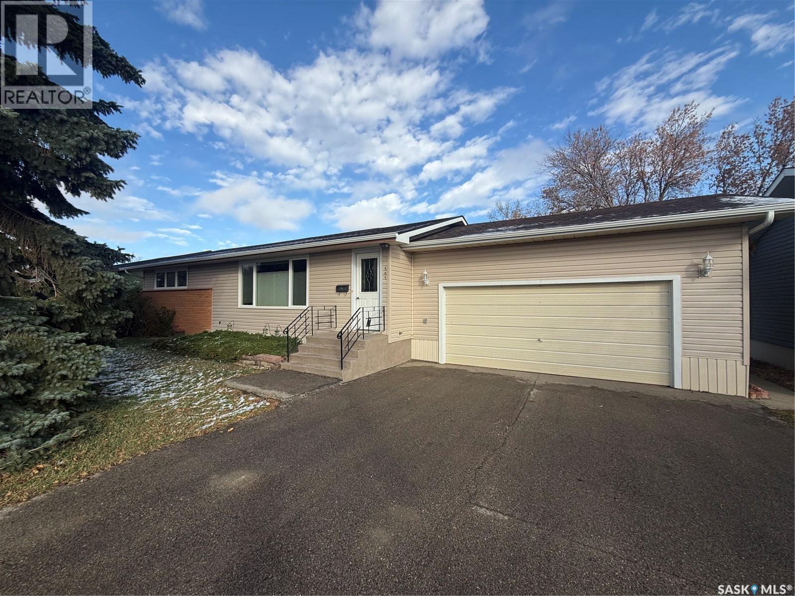 507 7TH AVENUE E, Assiniboia, Saskatchewan