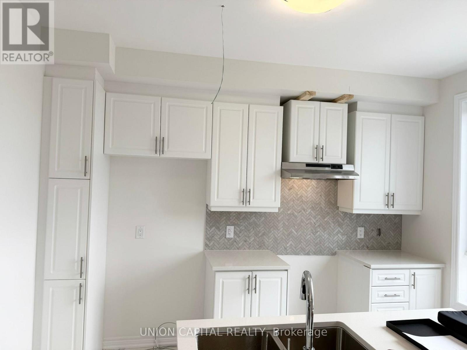 22 Robert Eaton Avenue, Markham, Ontario  L3S 0G3 - Photo 4 - N12470932