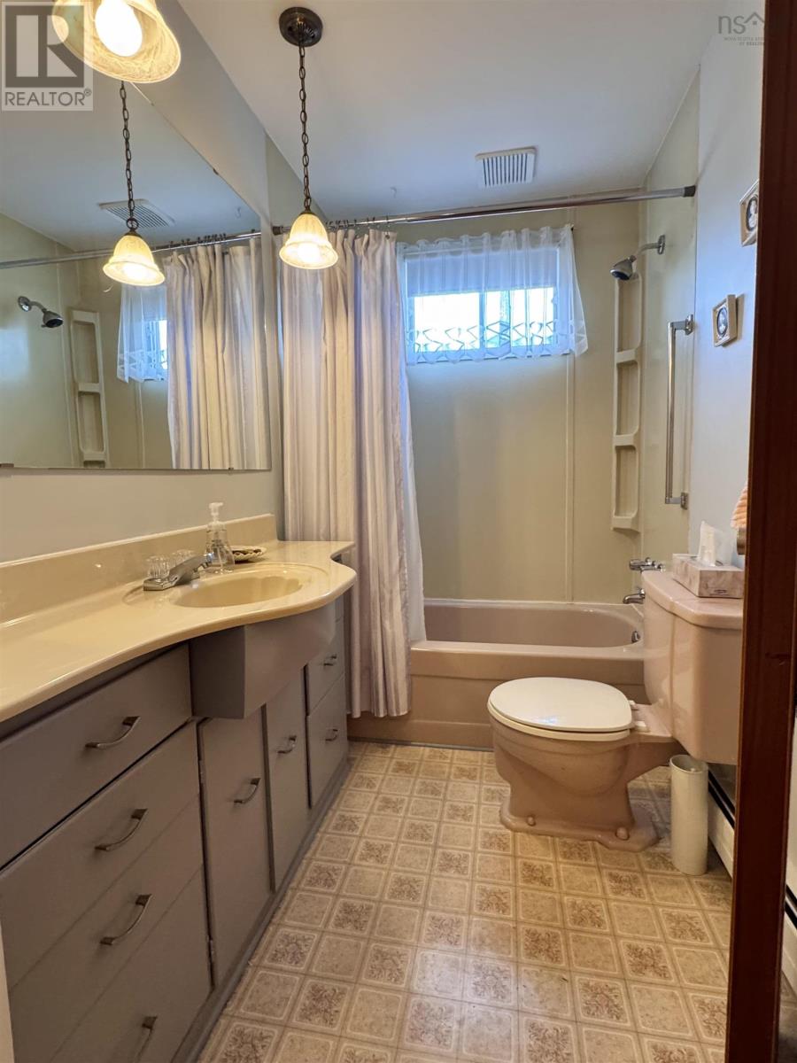 163 Upper Mclean Street, Glace Bay, Nova Scotia  B1A 2L4 - Photo 15 - 202519073